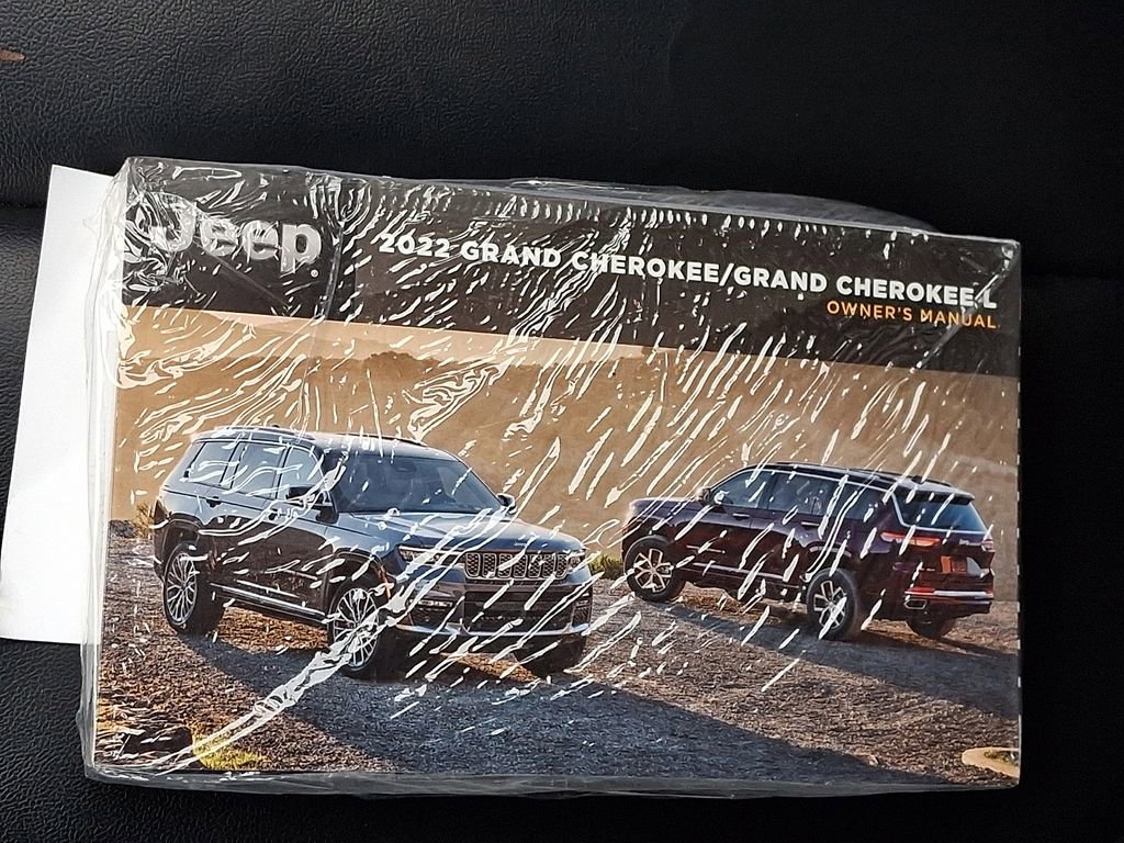 Used 2022 Jeep Grand Cherokee Limited 4xe image 32
