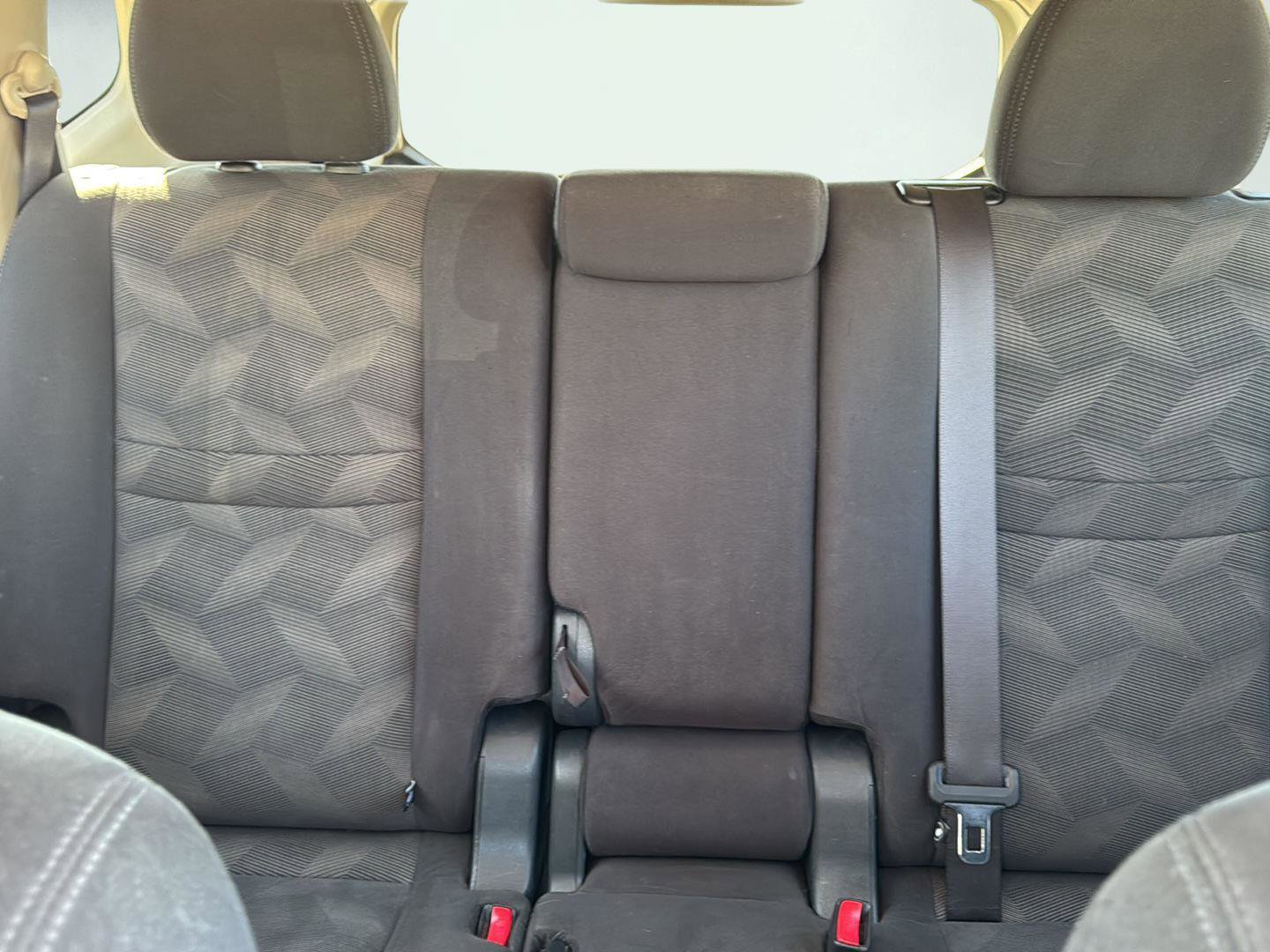 Used 2016 Nissan Rogue SV image 16