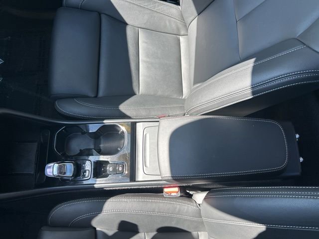 Certified 2025 Volvo XC40 B5 Plus image 26