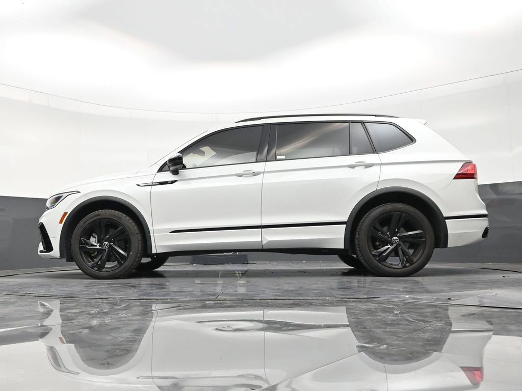 Used 2024 Volkswagen Tiguan SE R-Line FWD image 26