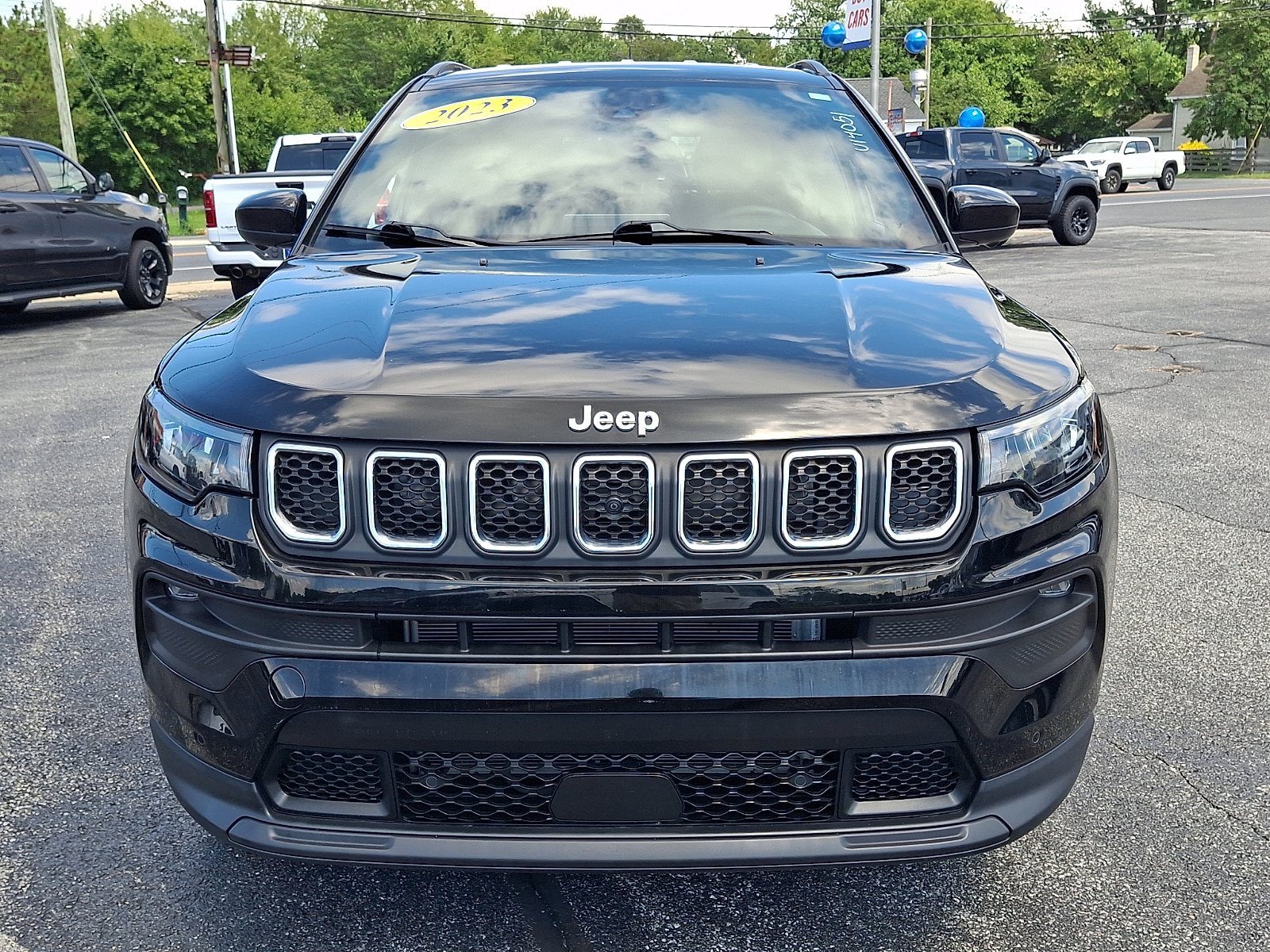 Used 2023 Jeep Compass Latitude AWD/4WD image 2