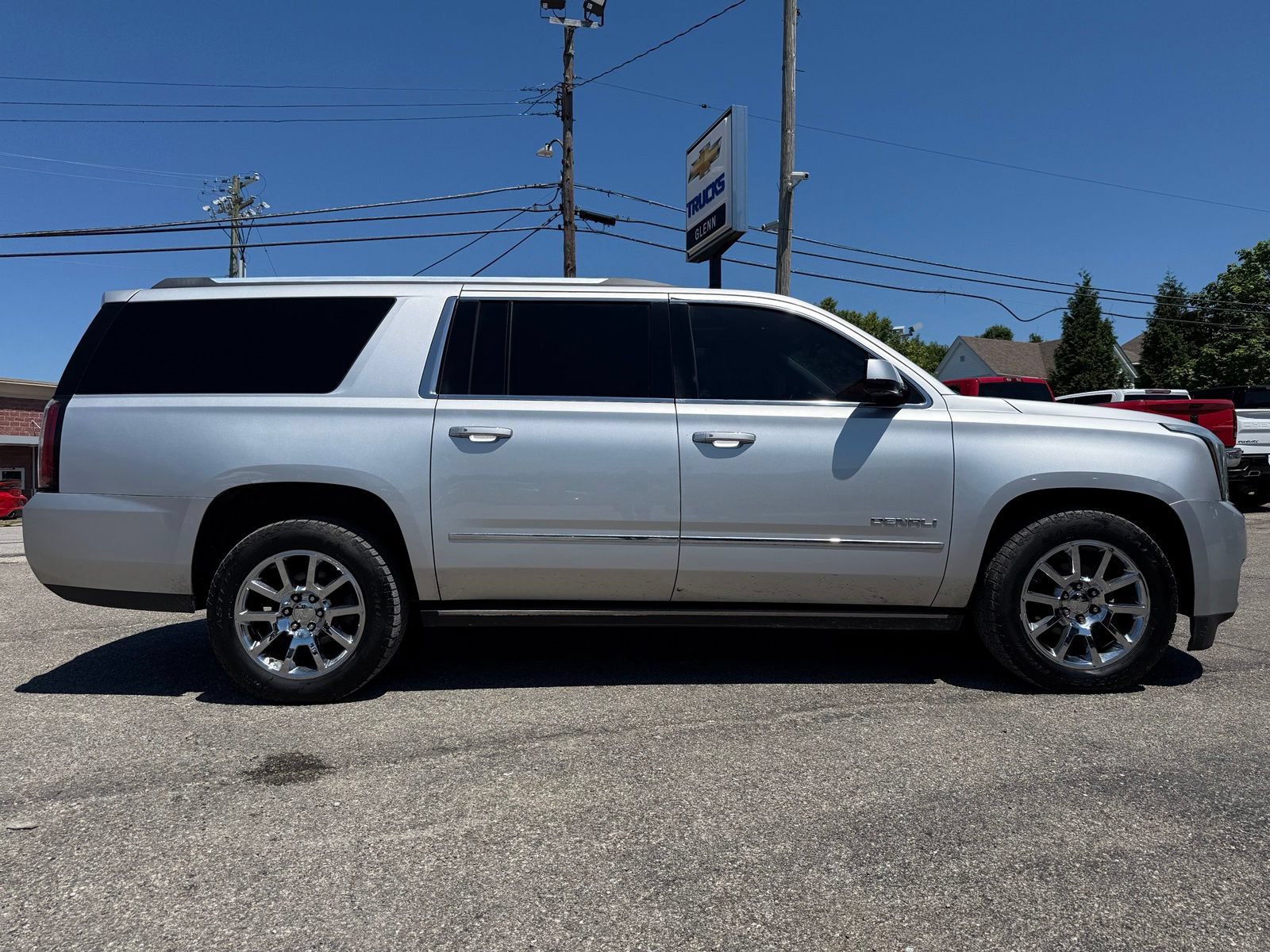 Used 2015 GMC Yukon XL Denali w/ Touring Package AWD/4WD image 9