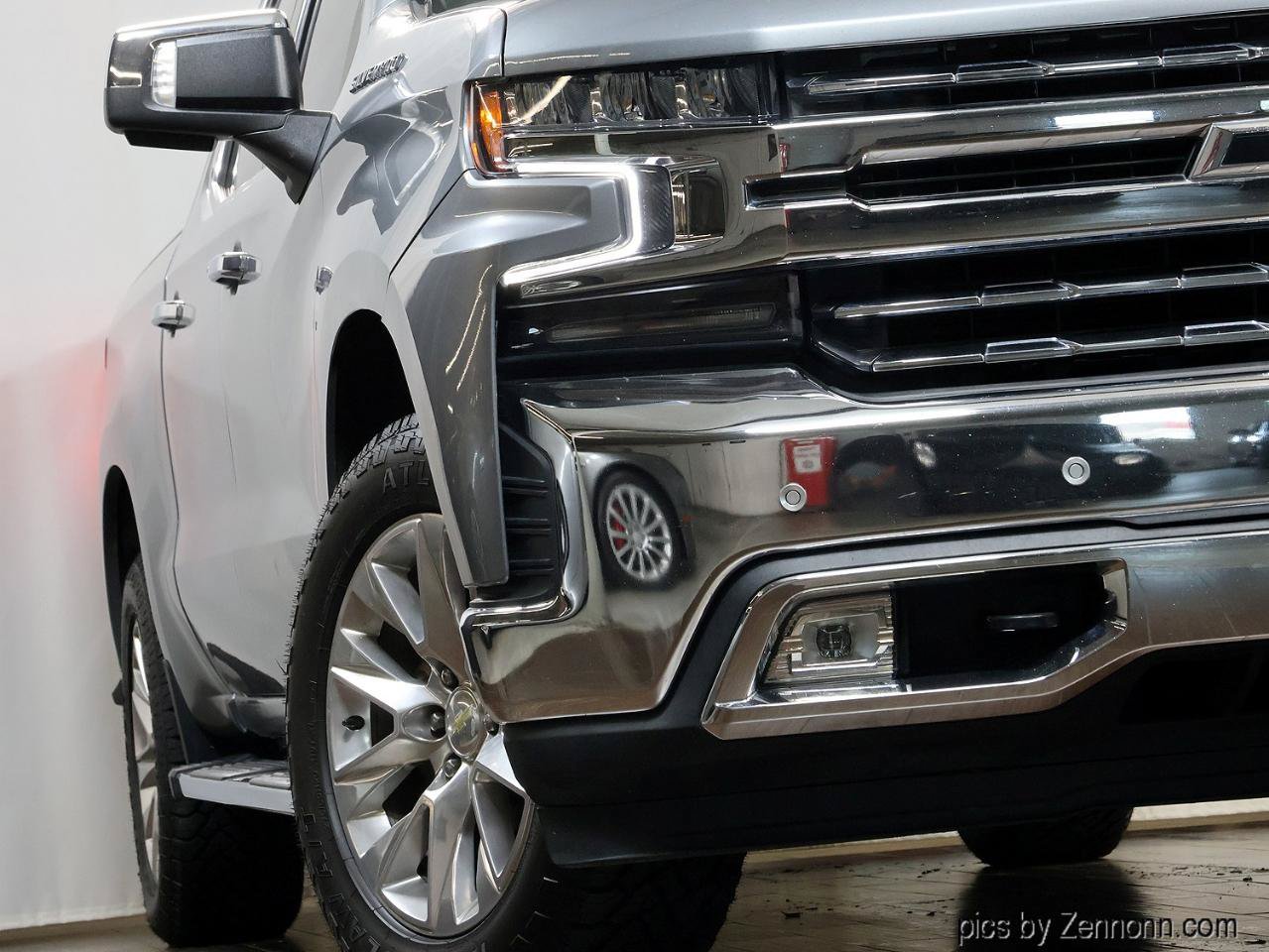 Used 2020 Chevrolet Silverado 1500 LTZ w/ LTZ Convenience Package AWD/4WD image 4