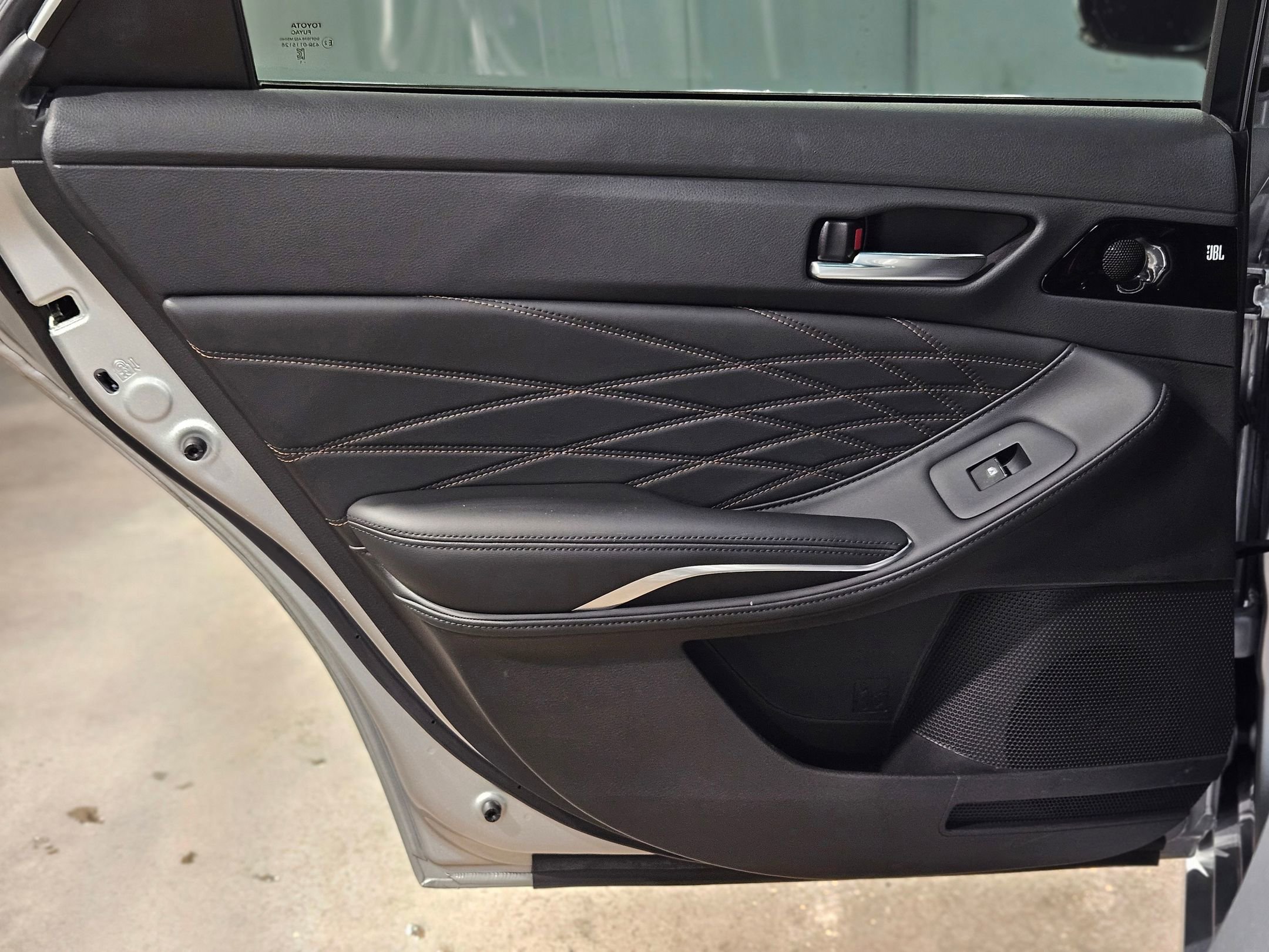 Used 2022 Toyota Avalon Limited image 36