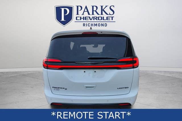 Used 2025 Chrysler Pacifica Limited image 7