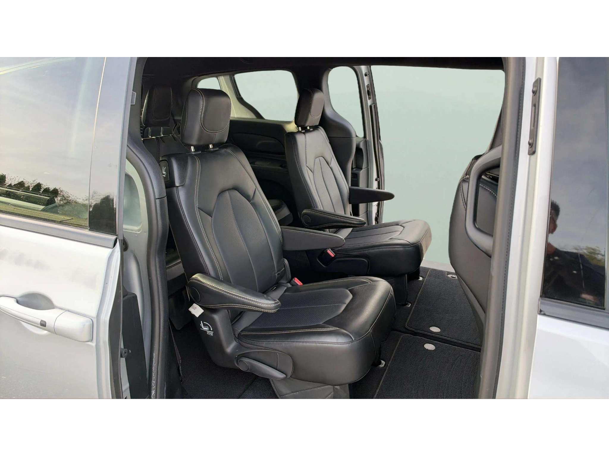 Used 2026 Chrysler Pacifica Select w/ S Appearance Package FWD image 13