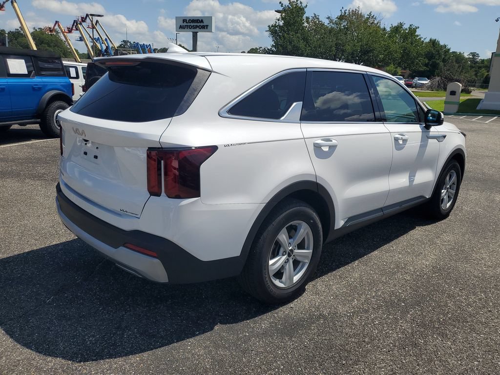 Used 2025 Kia Sorento LX FWD image 4