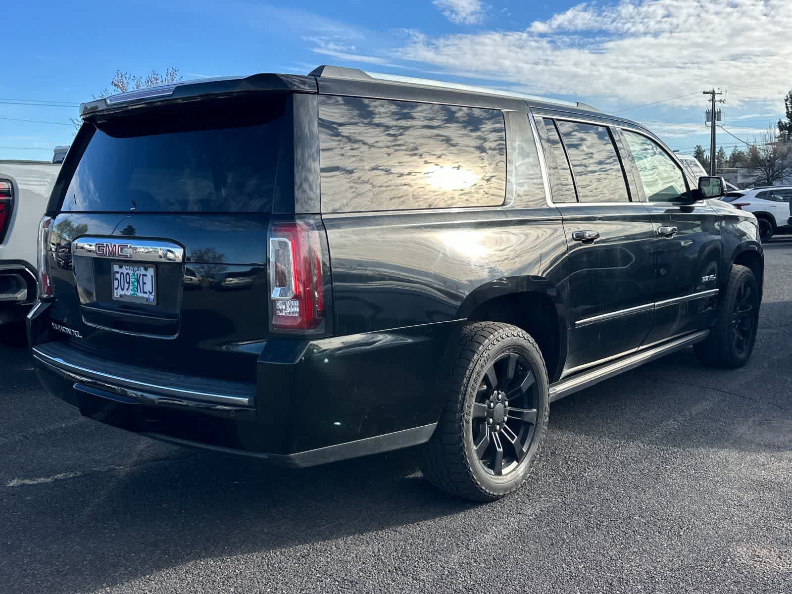 Used 2015 GMC Yukon XL Denali image 4