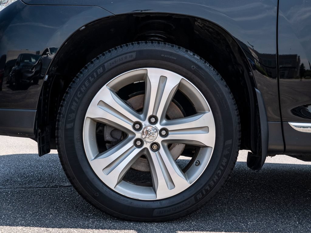 Used 2012 Toyota Highlander Limited w/ Tow Pkg AWD/4WD image 14