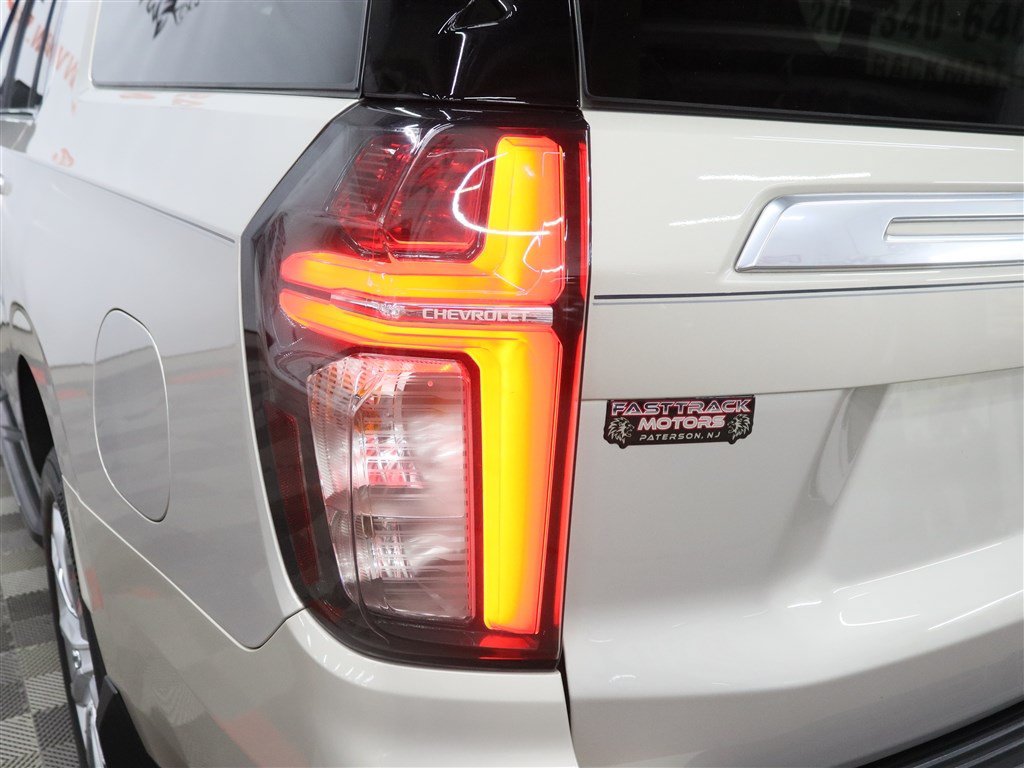Used 2022 Chevrolet Suburban High Country AWD/4WD image 10