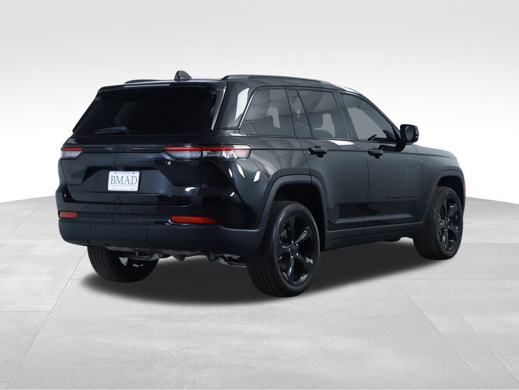 Used 2024 Jeep Grand Cherokee Altitude RWD image 13