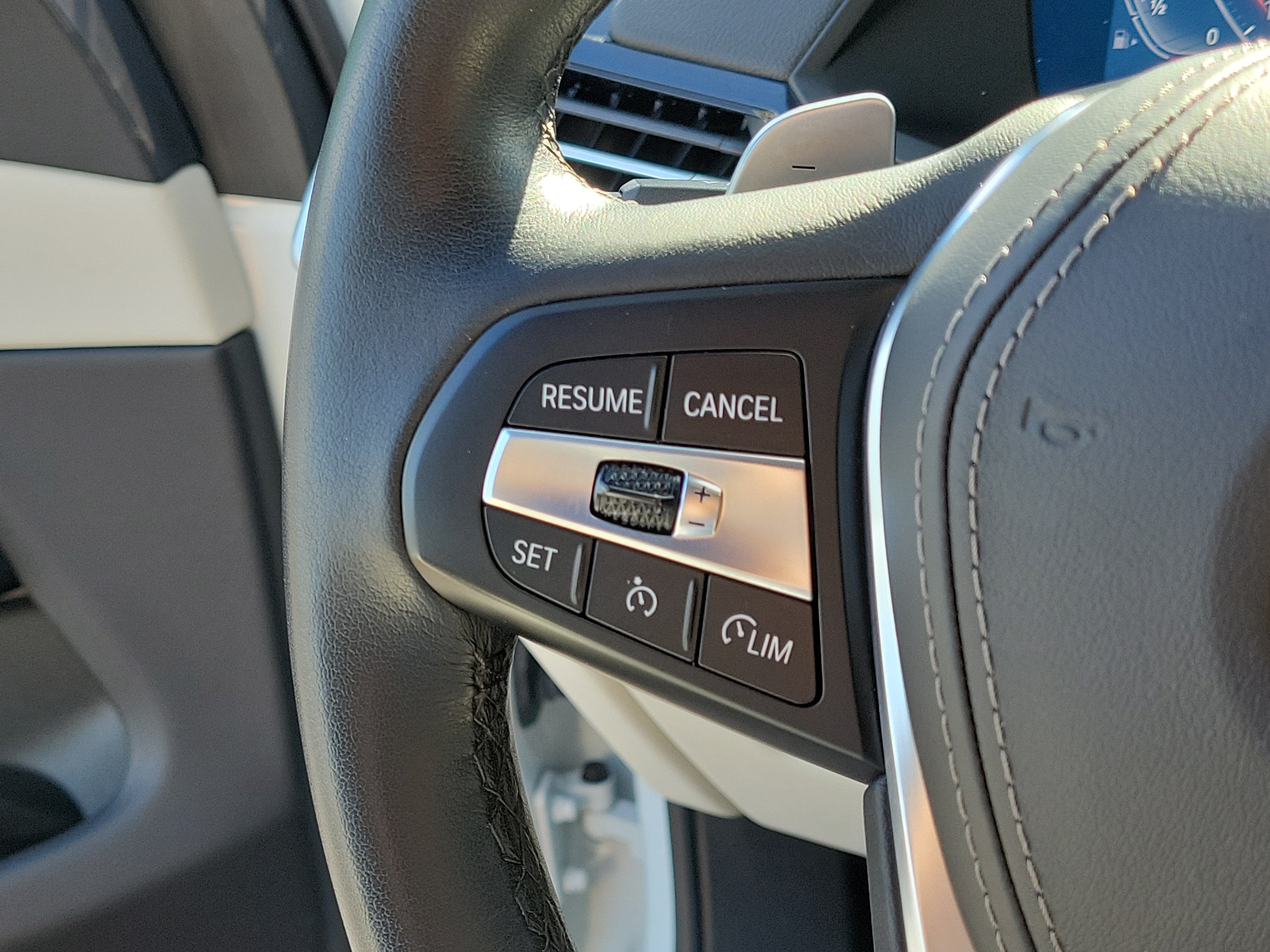 Used 2022 BMW X5 sDrive40i w/ Premium Package RWD image 30