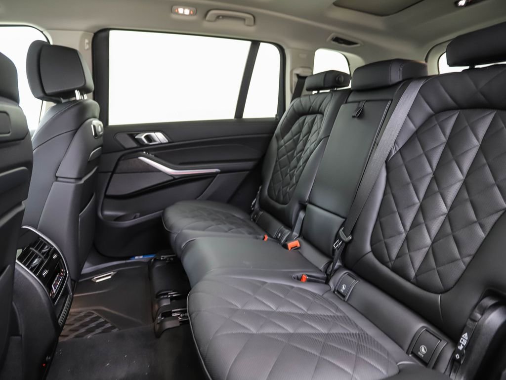 Used 2025 BMW X7 xDrive40i image 21