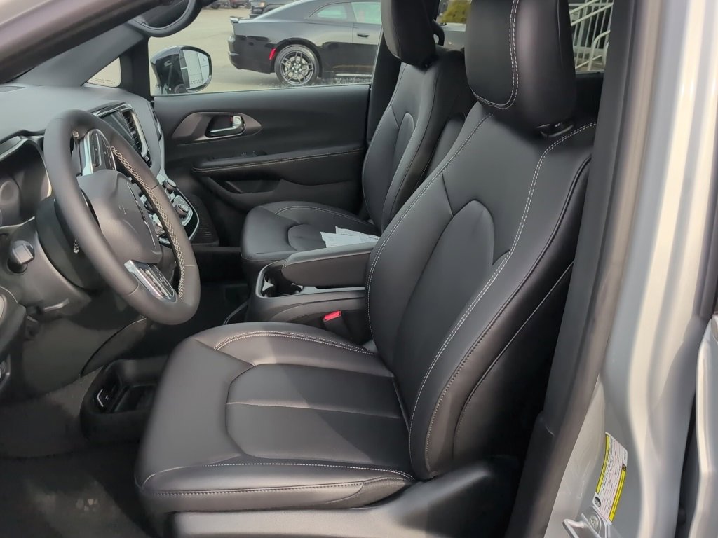 New 2026 Chrysler Voyager LX image 18