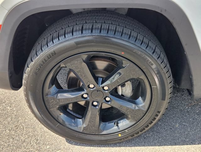 Used 2023 Jeep Grand Cherokee Altitude AWD/4WD image 18