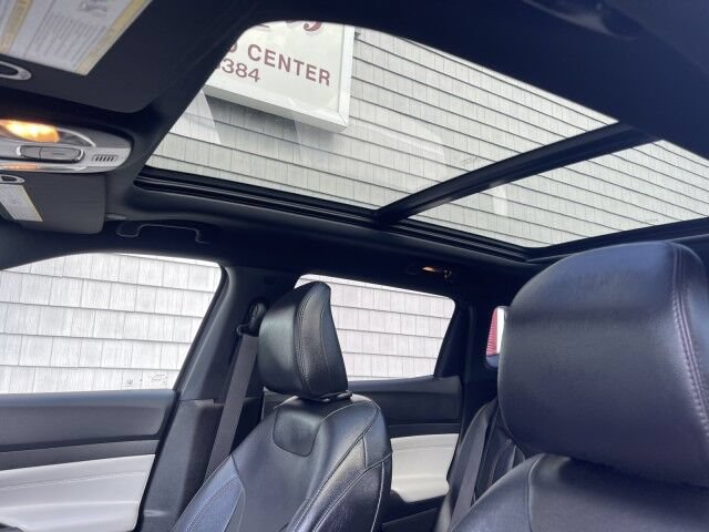 Used 2023 Jeep Compass Limited w/ Elite Group AWD/4WD image 9