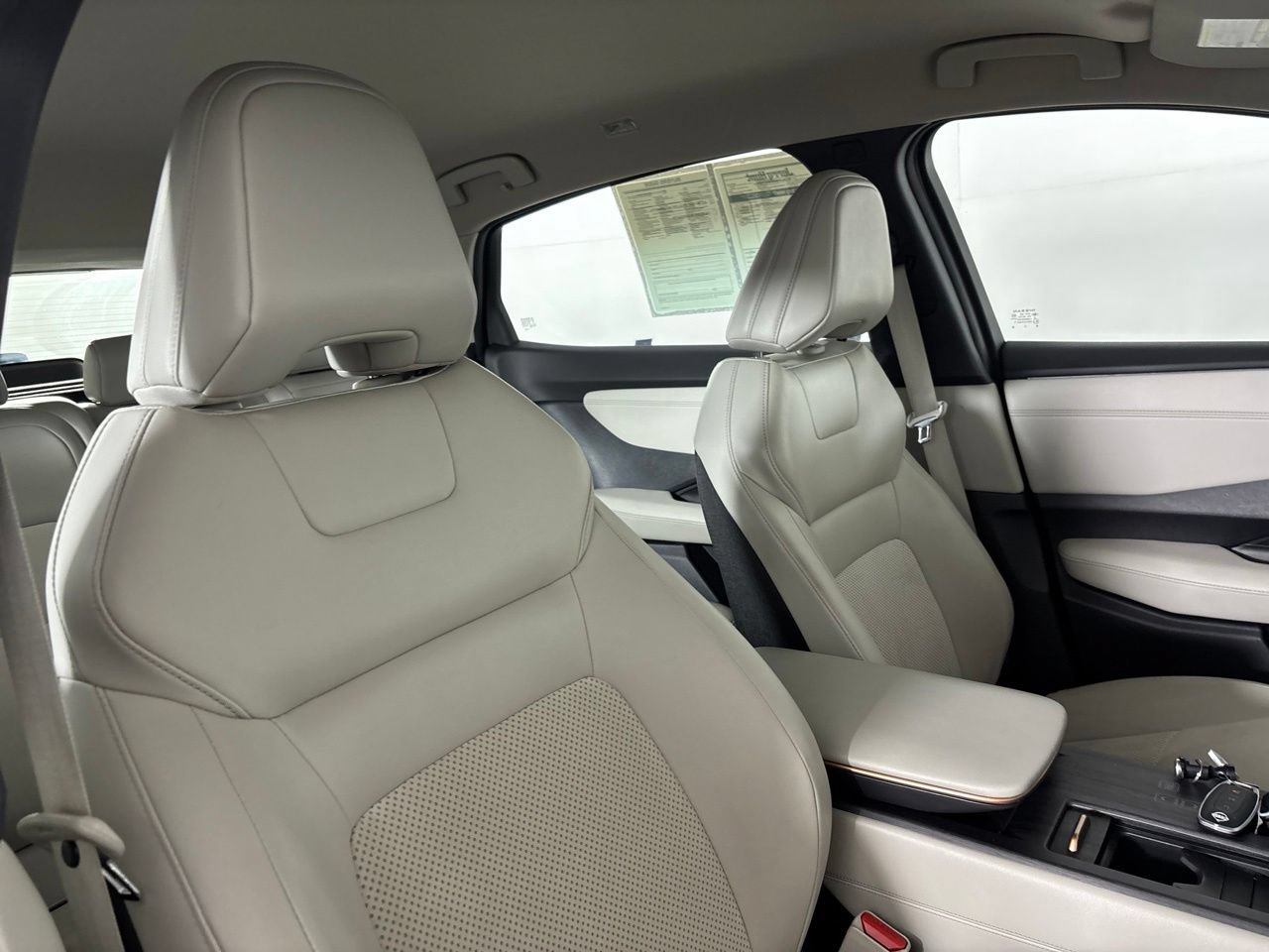 Used 2023 Nissan Ariya FWD image 26