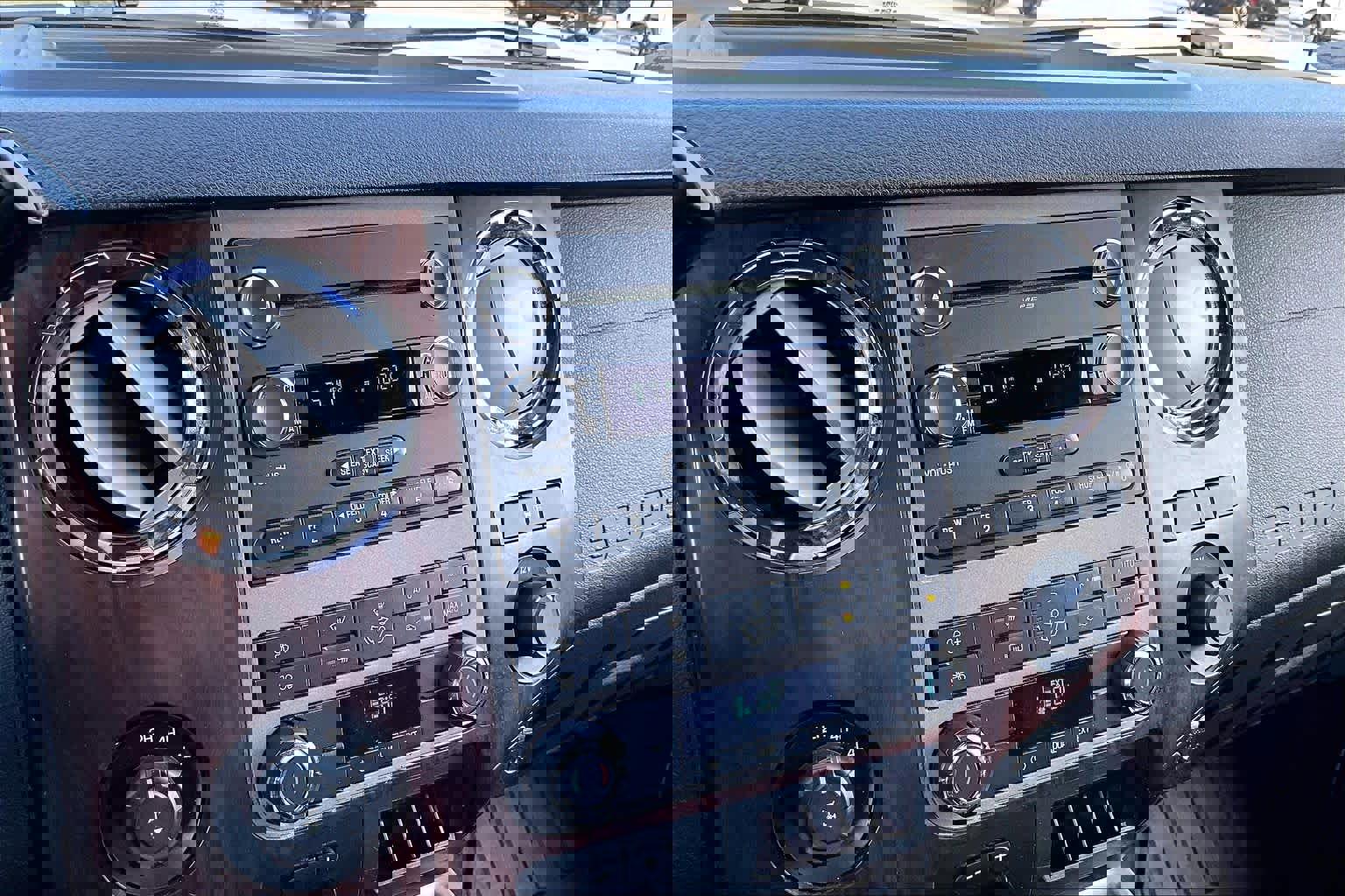 Used 2012 Ford F350 Lariat image 29