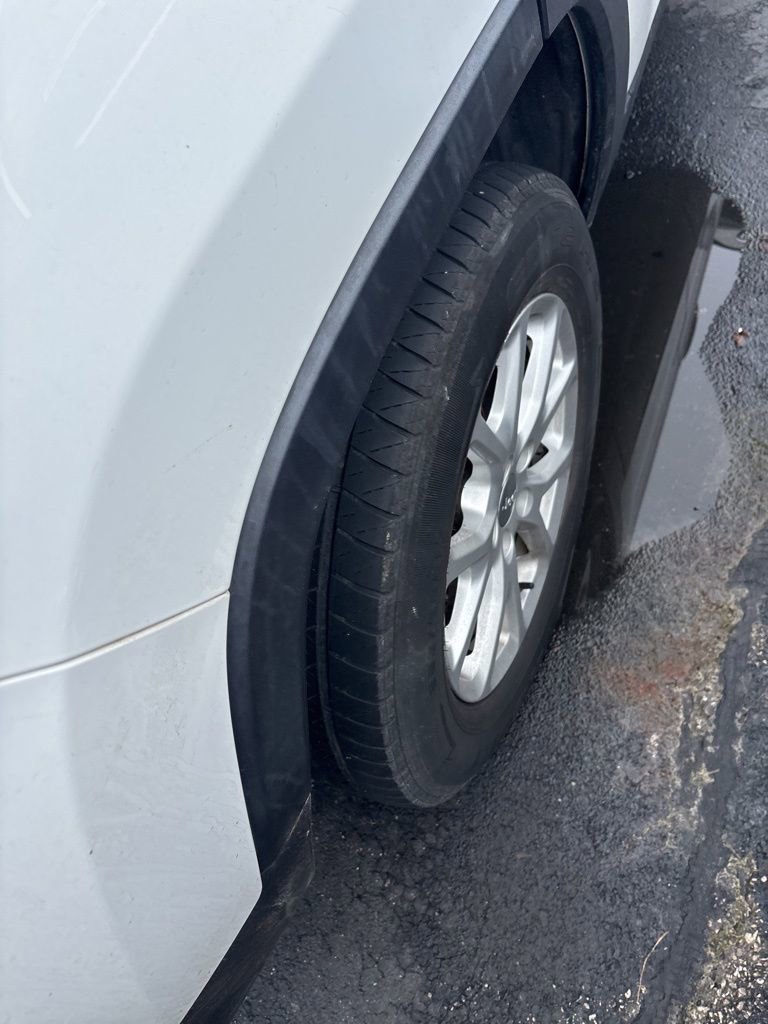 Certified 2016 Jeep Cherokee Latitude w/ Cold Weather Group image 11