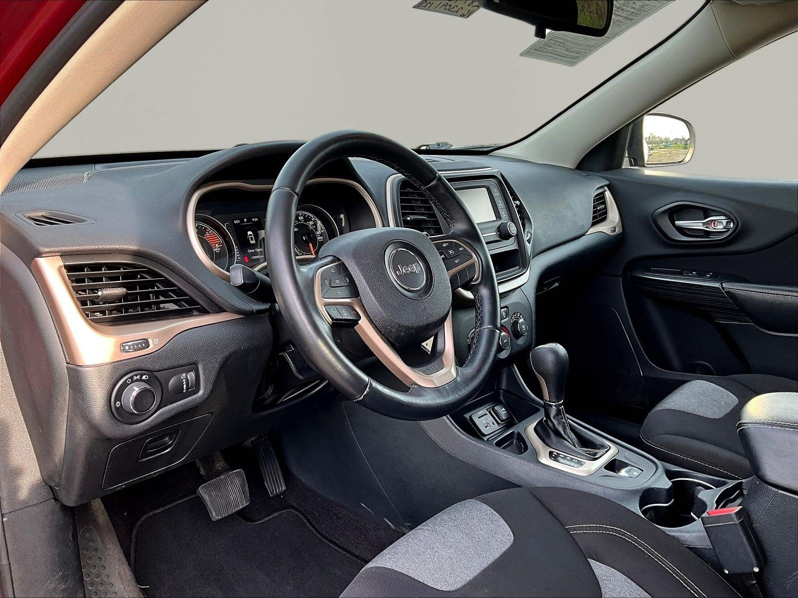Used 2016 Jeep Cherokee Sport FWD image 16