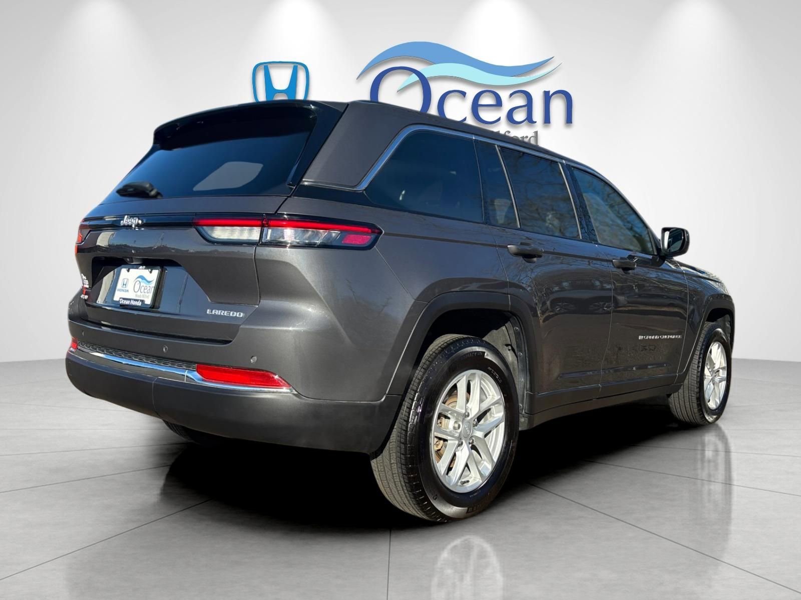 Used 2024 Jeep Grand Cherokee Laredo X w/ Luxury Tech Group I image 5