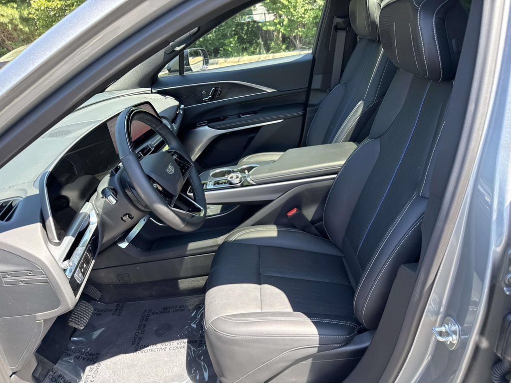 Certified 2025 Cadillac Lyriq Luxury w/ LPO, Floor Liner Package AWD/4WD image 6