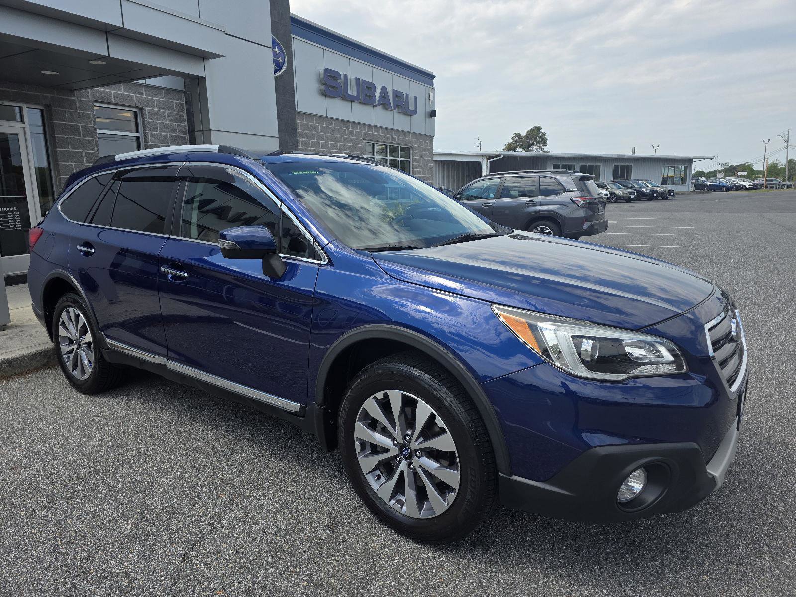 Used 2017 Subaru Outback 3.6R Touring AWD/4WD image 3