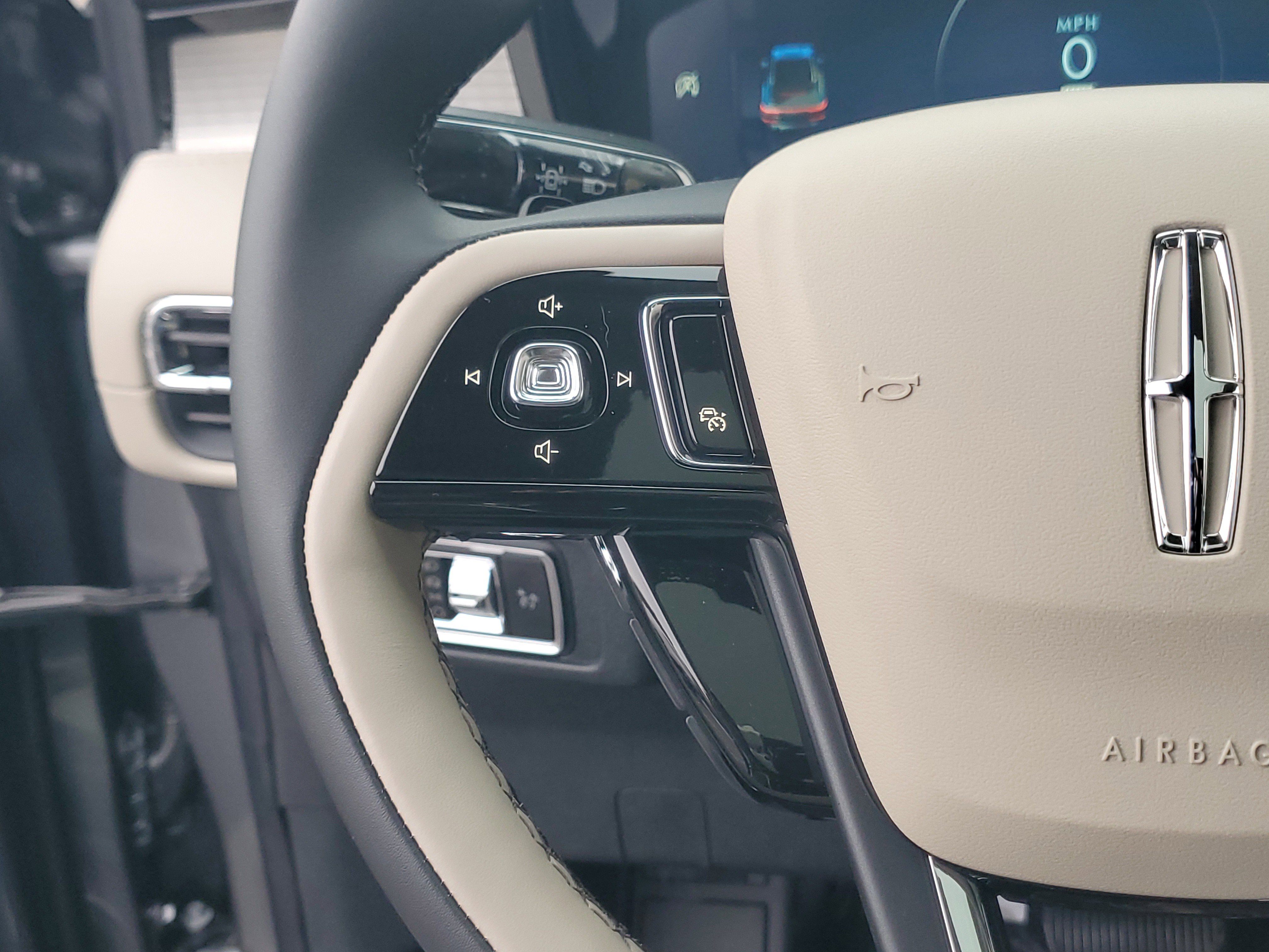 New 2026 Lincoln Corsair Premiere image 17