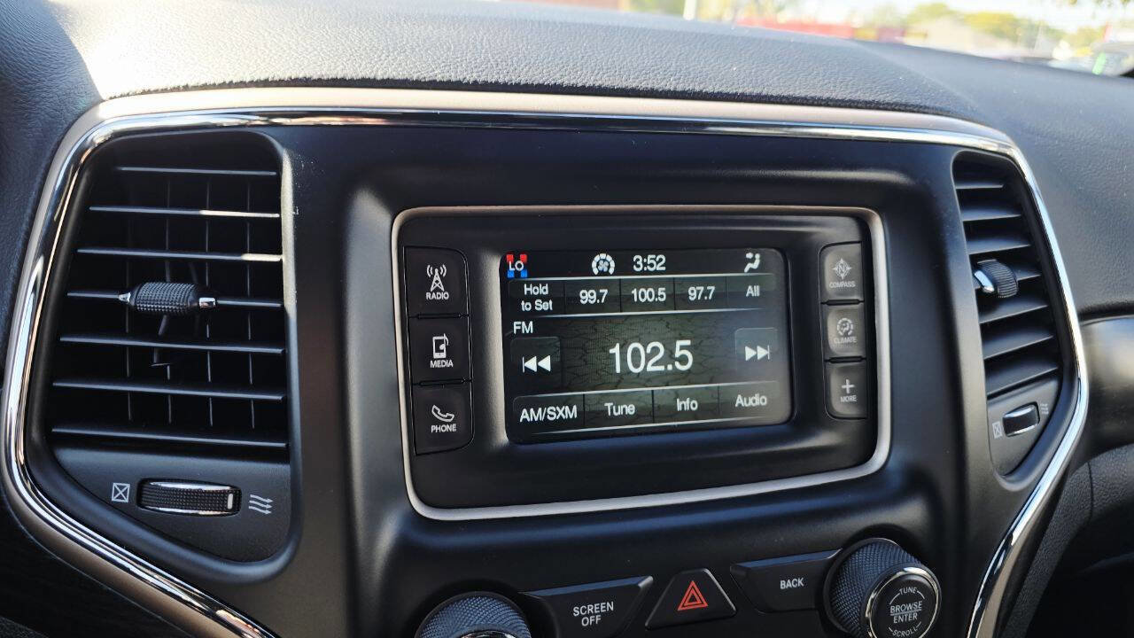 Used 2015 Jeep Grand Cherokee Laredo image 16