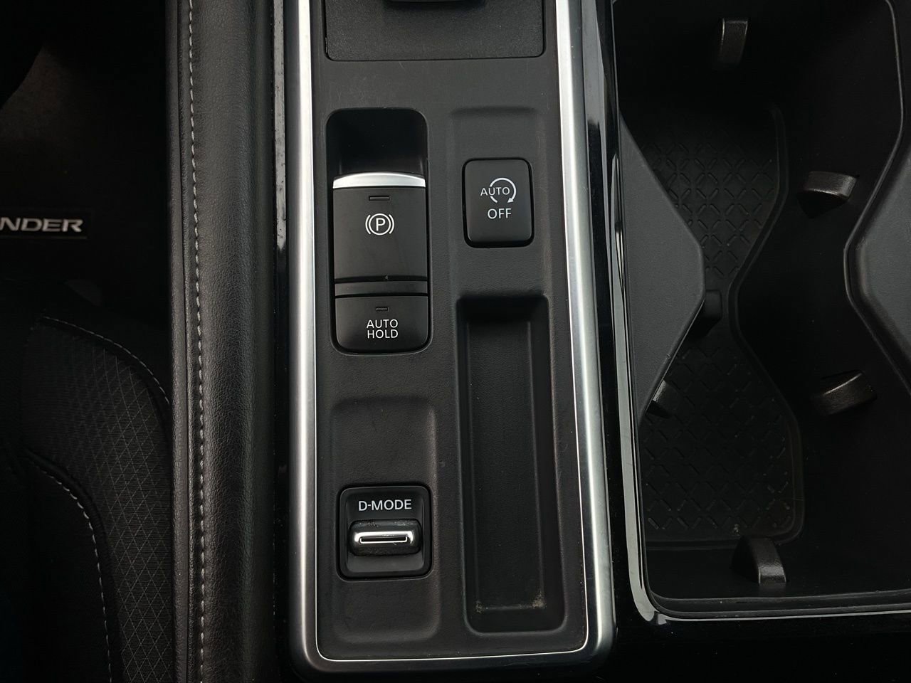 Used 2025 Nissan Pathfinder SV FWD image 23