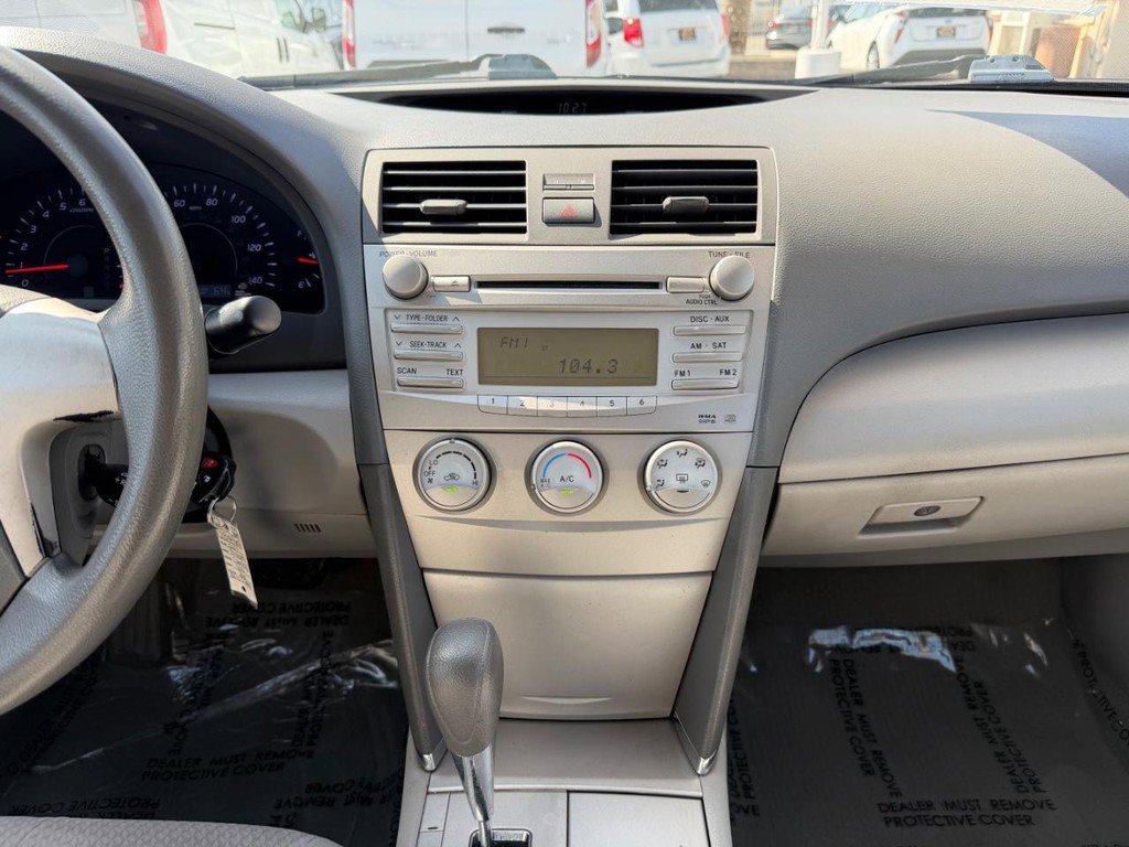 Used 2011 Toyota Camry LE image 23