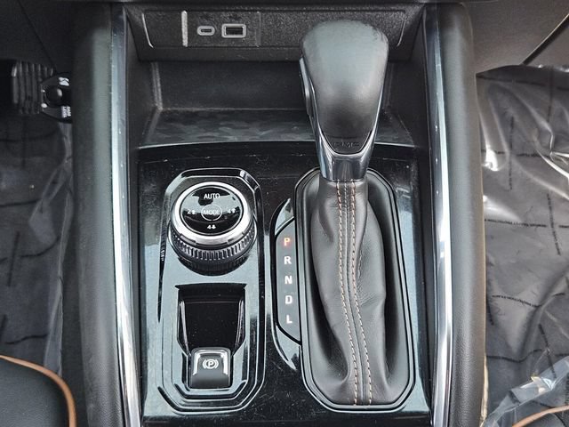 Used 2024 GMC Canyon AT4 w/ Technology Package AWD/4WD image 32
