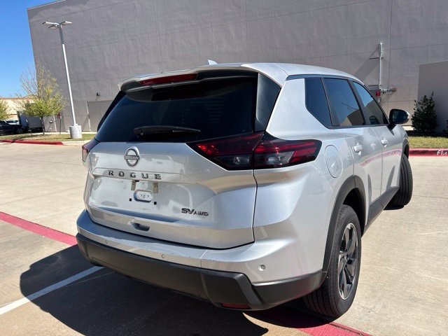Used 2024 Nissan Rogue SV AWD/4WD image 3