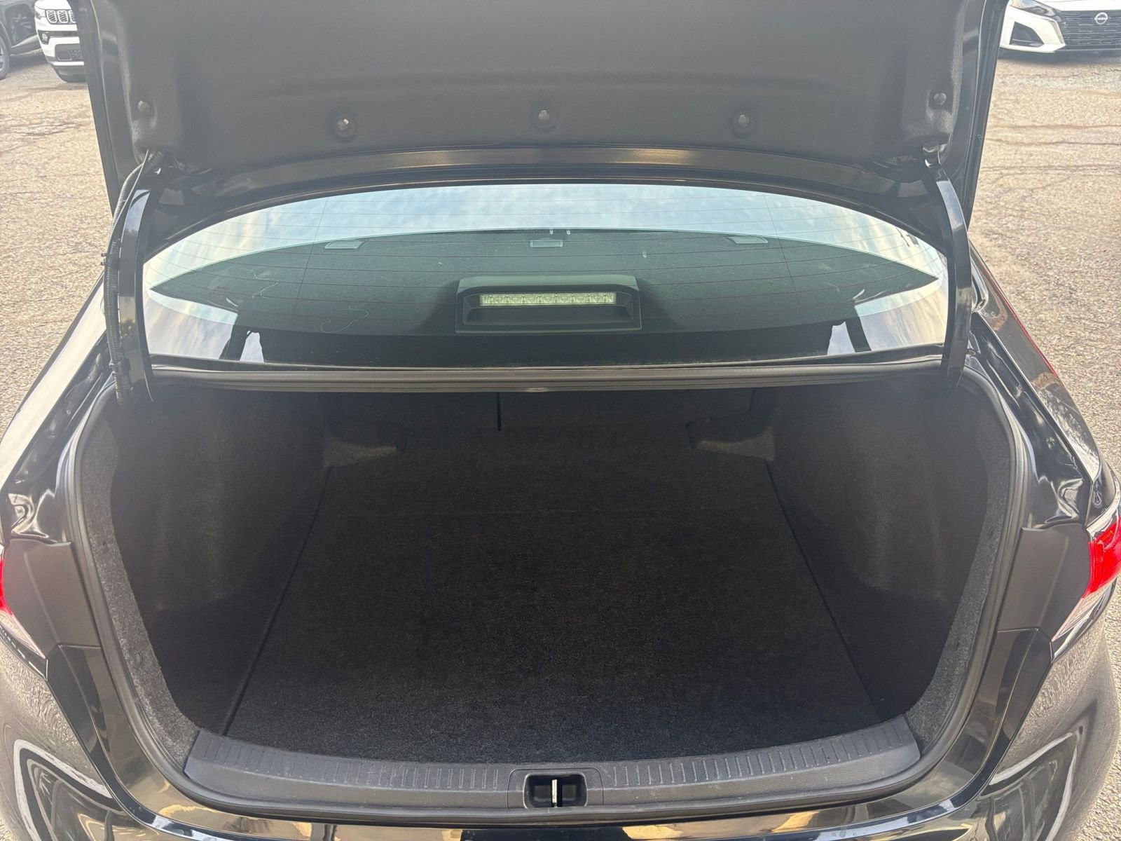 Used 2025 Toyota Corolla LE image 29