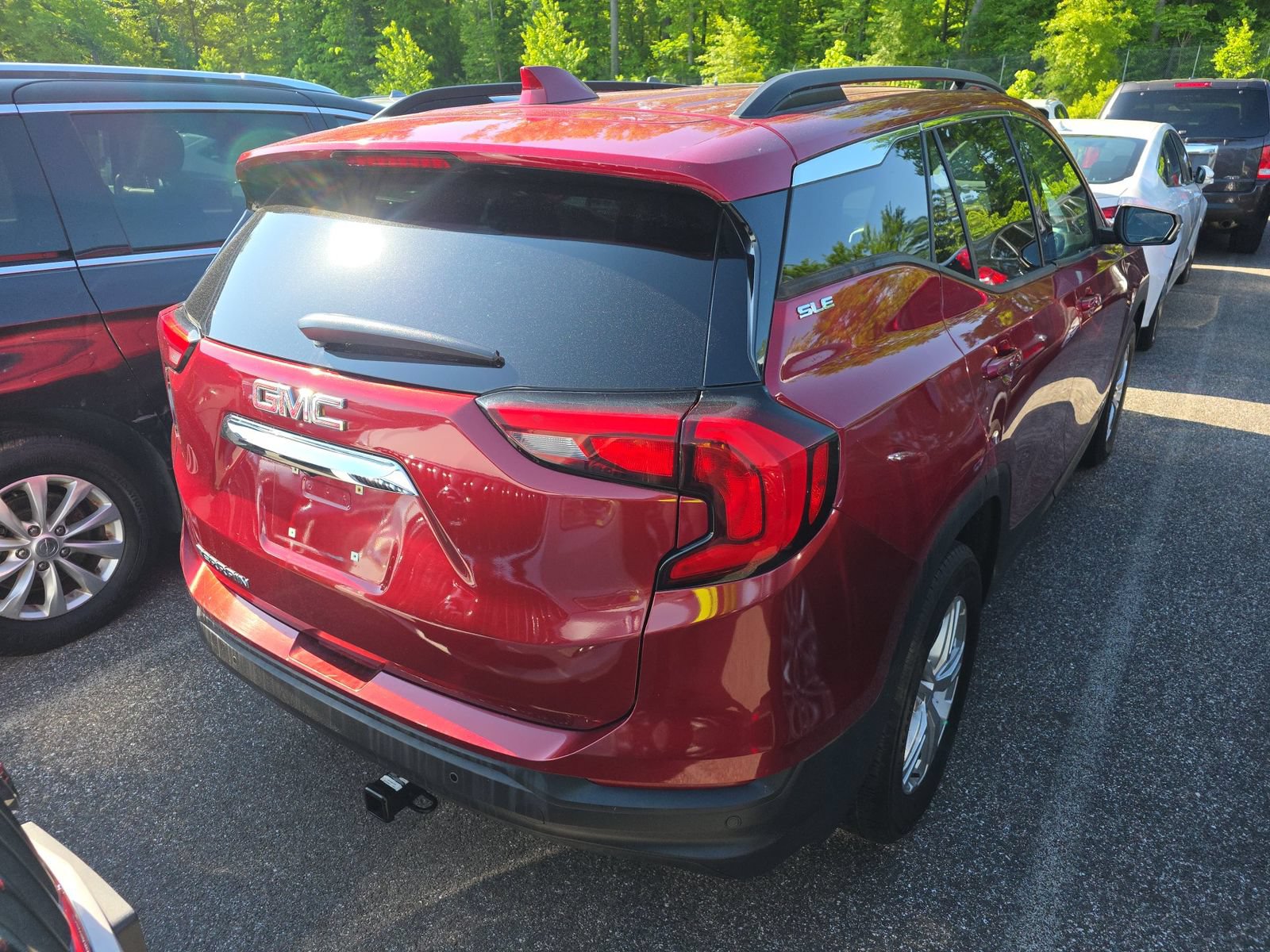 Used 2019 GMC Terrain SLE w/ Driver Convenience Package FWD image 2