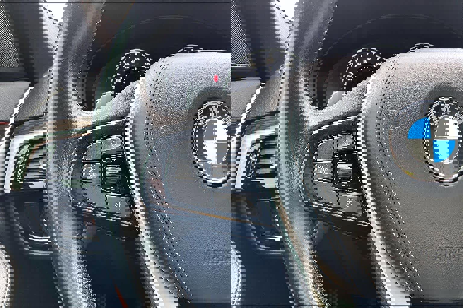 Used 2019 BMW 530i w/ Convenience Package image 23