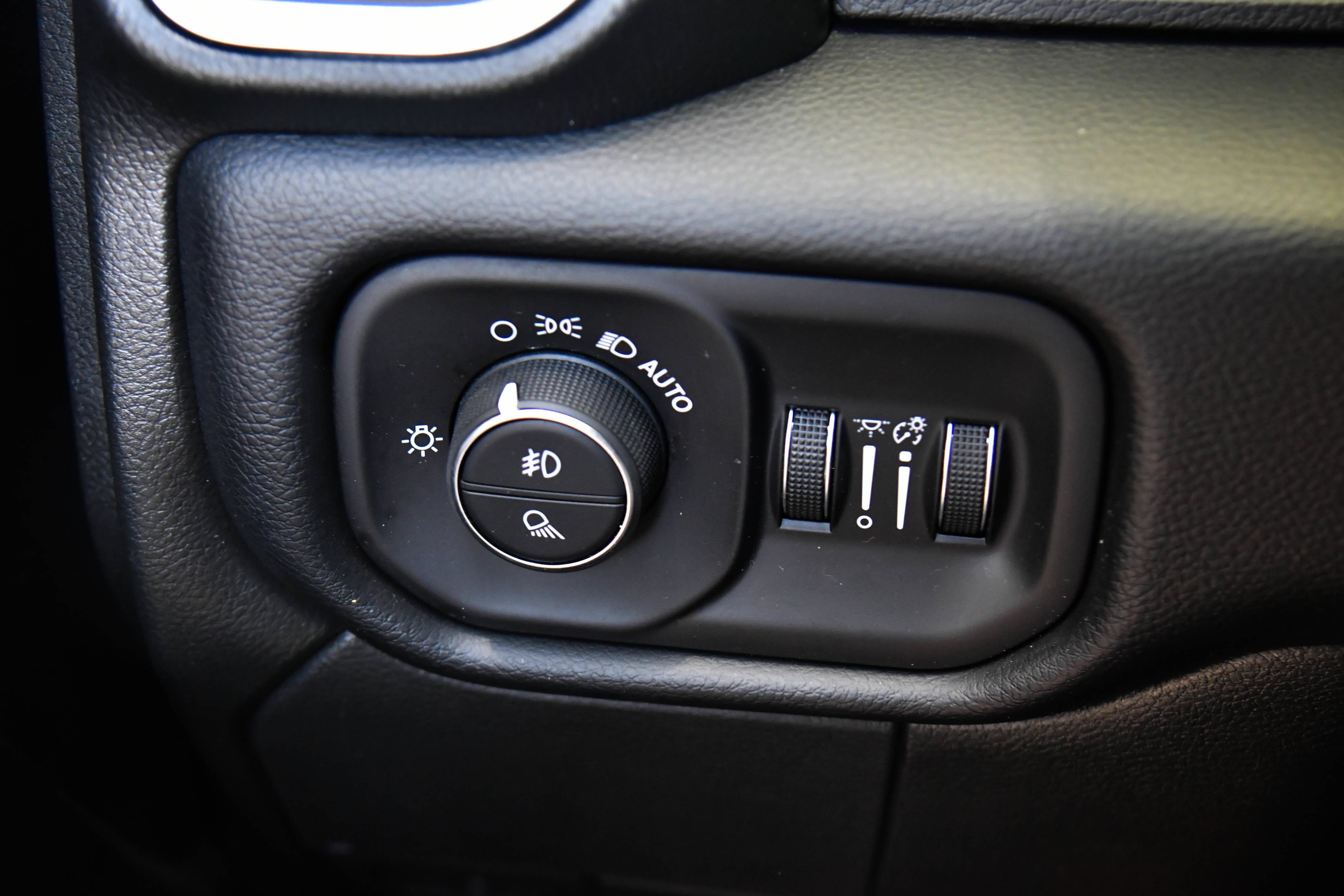 Used 2026 RAM 2500 Laramie AWD/4WD image 39