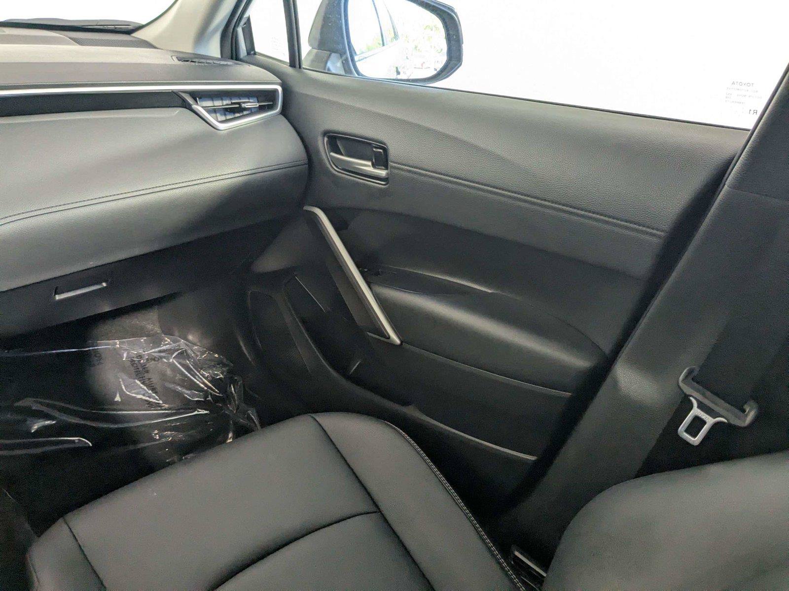 Certified 2025 Toyota Corolla Cross XLE FWD image 40