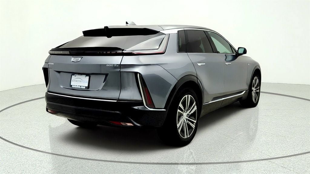 Used 2023 Cadillac Lyriq AWD image 5