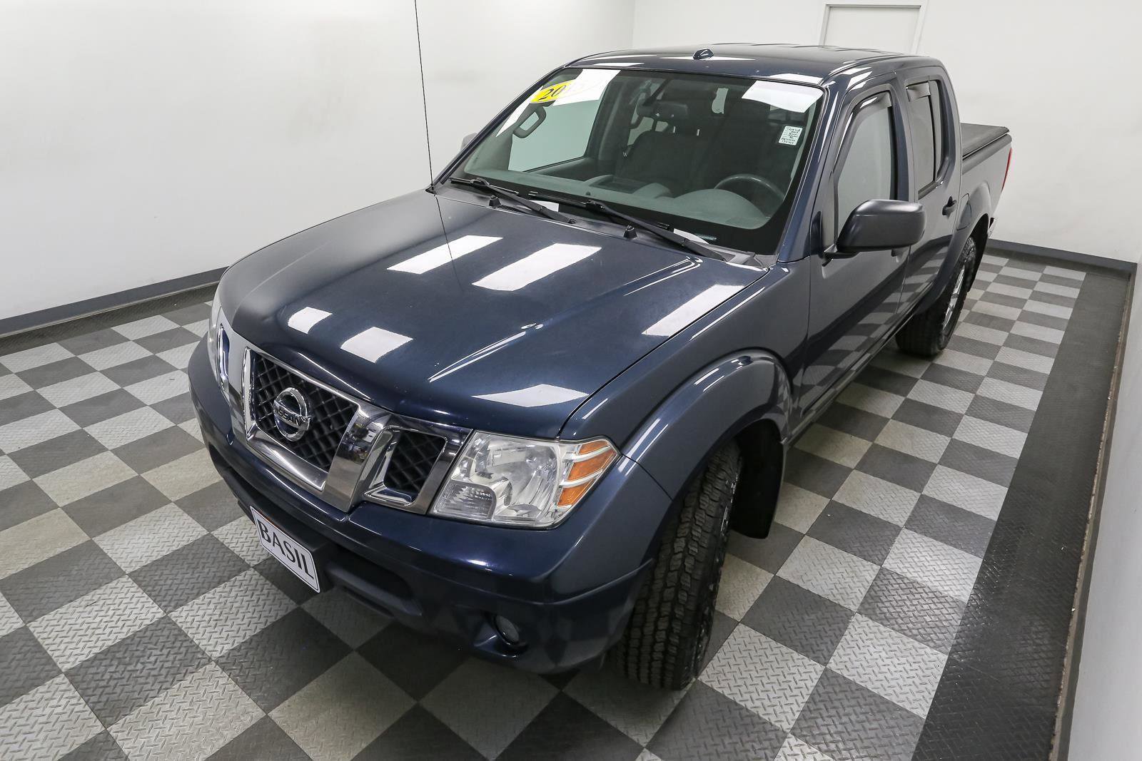Used 2015 Nissan Frontier SV w/ SV Value Truck Package AWD/4WD image 6