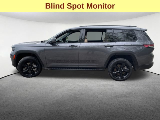 Used 2025 Jeep Grand Cherokee L Limited w/ Black Appearance Package AWD/4WD image 6