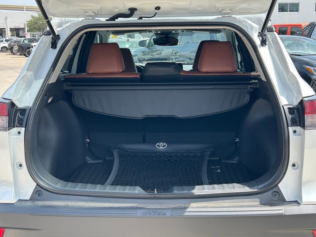 Used 2026 Toyota Corolla Cross LE w/ Moonroof Package FWD image 15