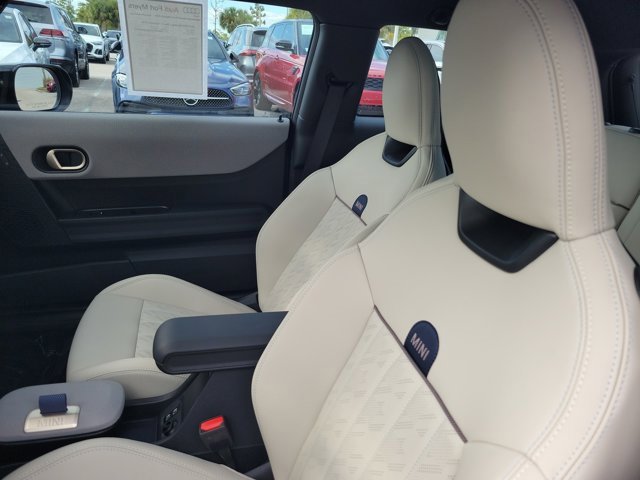 Used 2025 MINI Cooper 2-Door Hardtop image 13