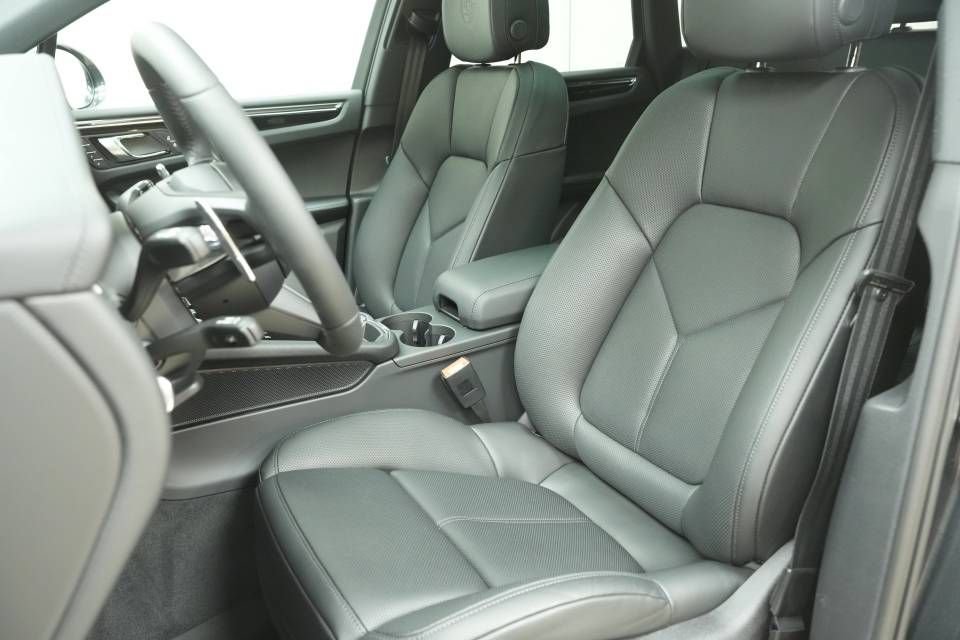 New 2026 Porsche Macan AWD/4WD image 5