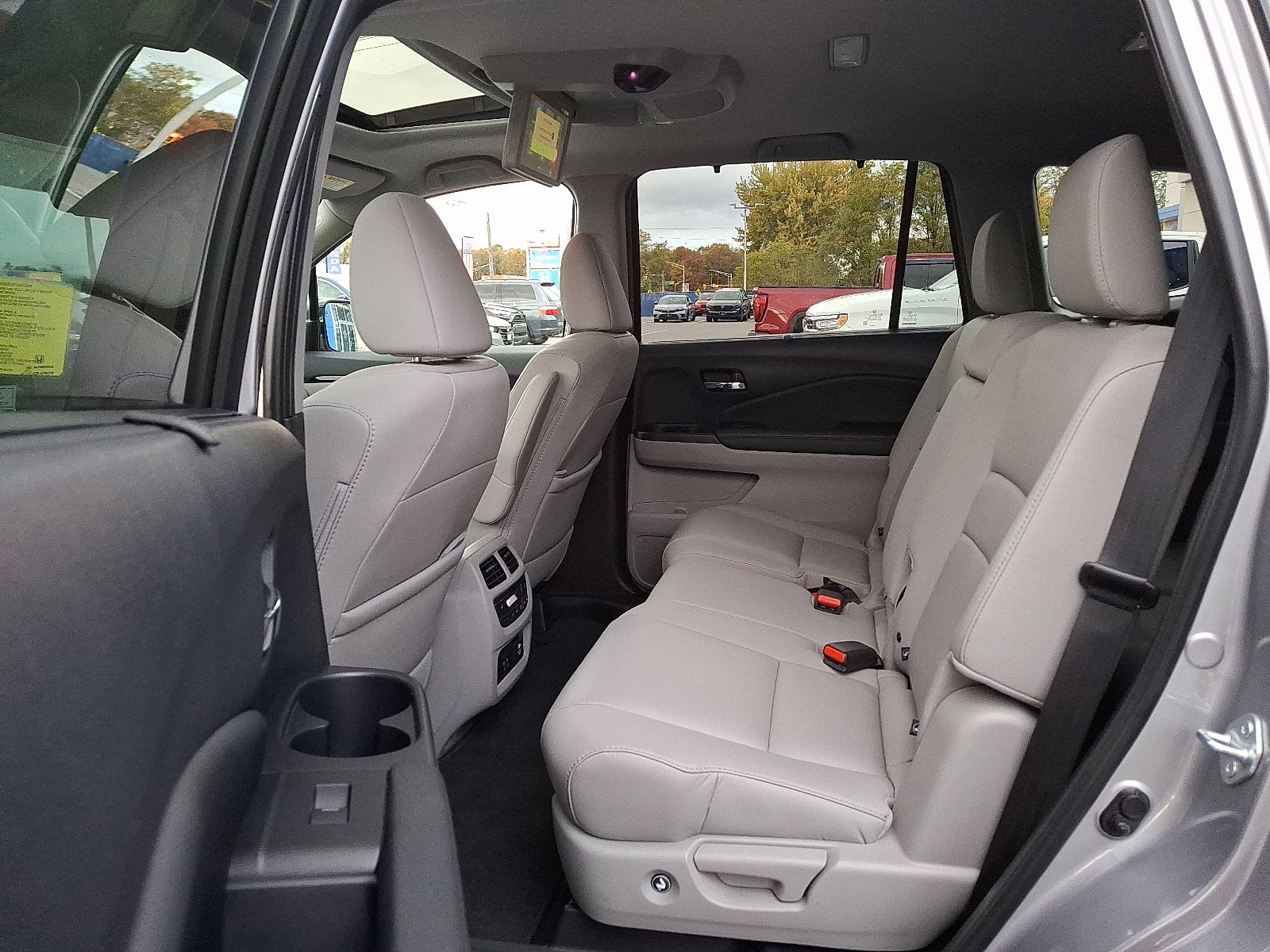 Used 2022 Honda Pilot Touring image 11