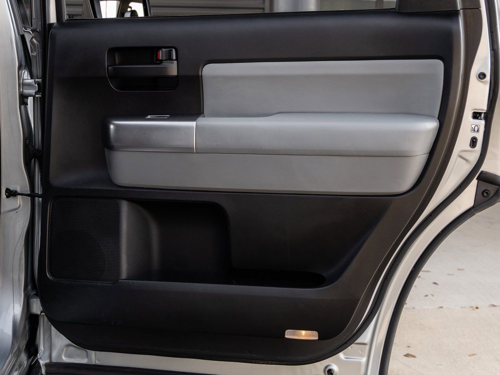 Used 2020 Toyota Sequoia SR5 image 38