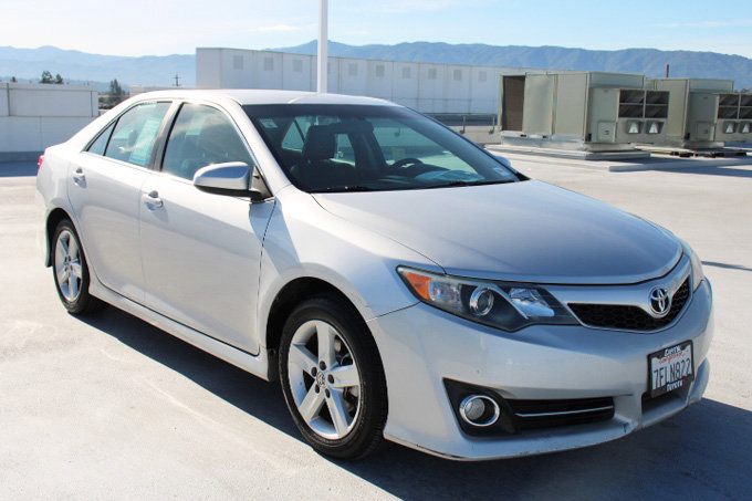 Used 2014 Toyota Camry SE image 2