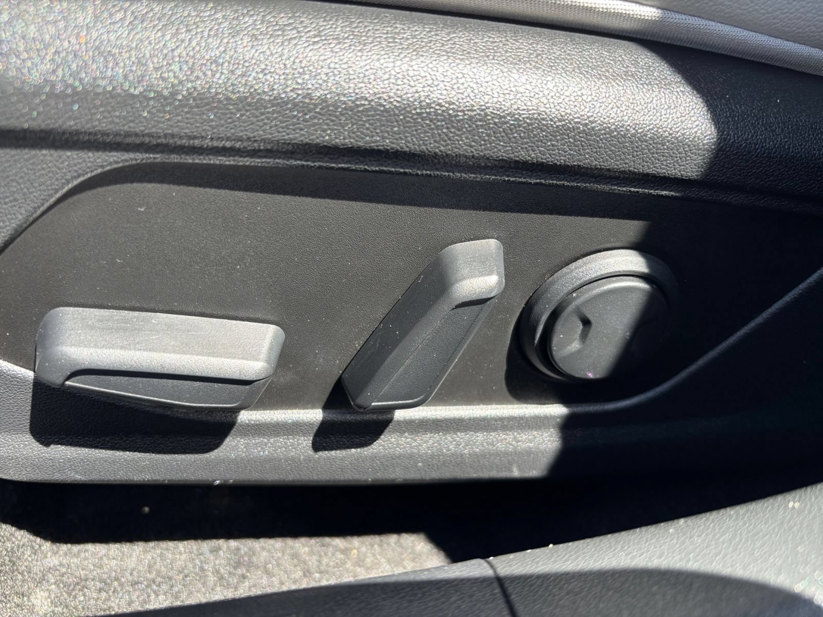 Used 2025 Hyundai Elantra Limited FWD image 22