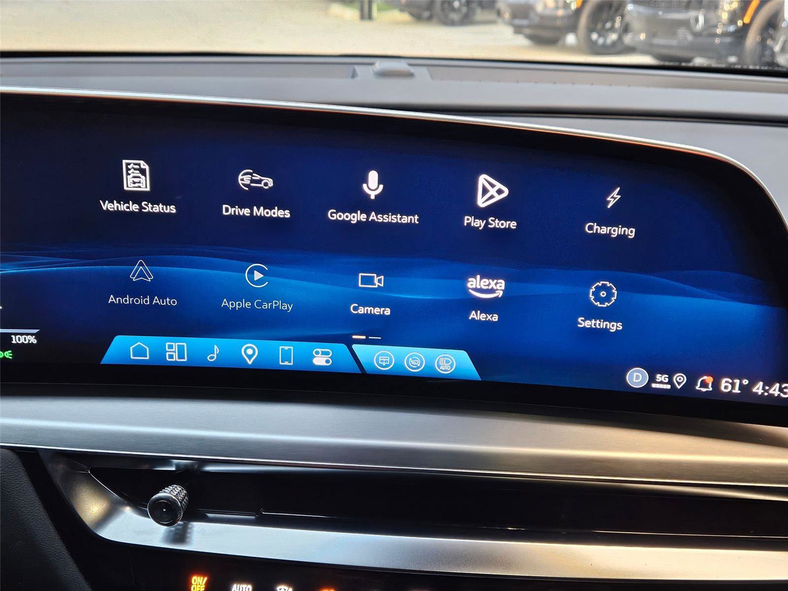 New 2025 Cadillac Lyriq Luxury w/ LPO, Floor Liner Package AWD/4WD image 18