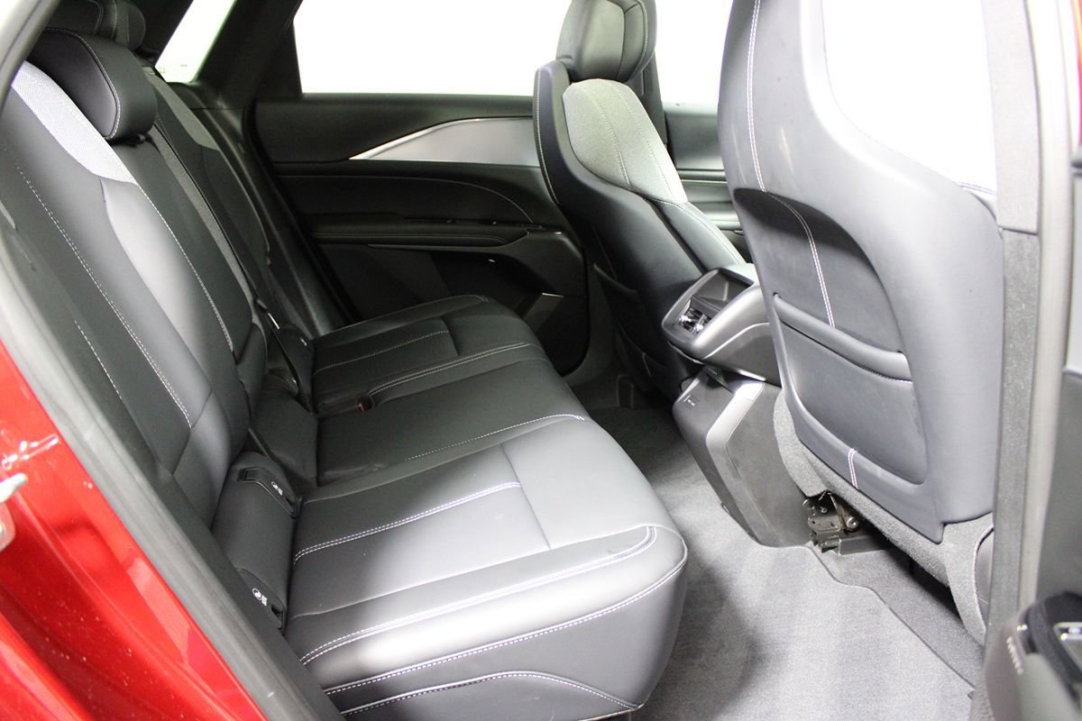 Used 2024 Cadillac Lyriq Tech RWD image 33